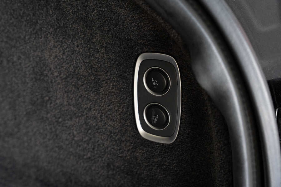 Aston Martin Dbx 4.0 V8 707 Carbon Keramisch Softclose Pano ACC PDC Keyless Entry & Go 360° Camera Stoelventilatie voor en achter Elektr. achterklep Memory seats Elektr. bedienbare trekhaak Navi Niveauregeling Stoelverwarming voor en achter 23 inch LM velgen Origineel NL auto