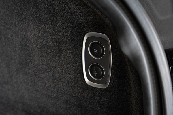Aston Martin Dbx 4.0 V8 707 Carbon Keramisch Softclose Pano ACC PDC Keyless Entry & Go 360° Camera Stoelventilatie voor en achter Elektr. achterklep Memory seats Elektr. bedienbare trekhaak Navi Niveauregeling Stoelverwarming voor en achter 23 inch LM velgen Origineel NL auto