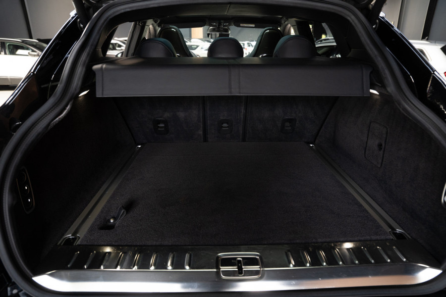 Aston Martin Dbx 4.0 V8 707 Carbon Keramisch Softclose Pano ACC PDC Keyless Entry & Go 360° Camera Stoelventilatie voor en achter Elektr. achterklep Memory seats Elektr. bedienbare trekhaak Navi Niveauregeling Stoelverwarming voor en achter 23 inch LM velgen Origineel NL auto