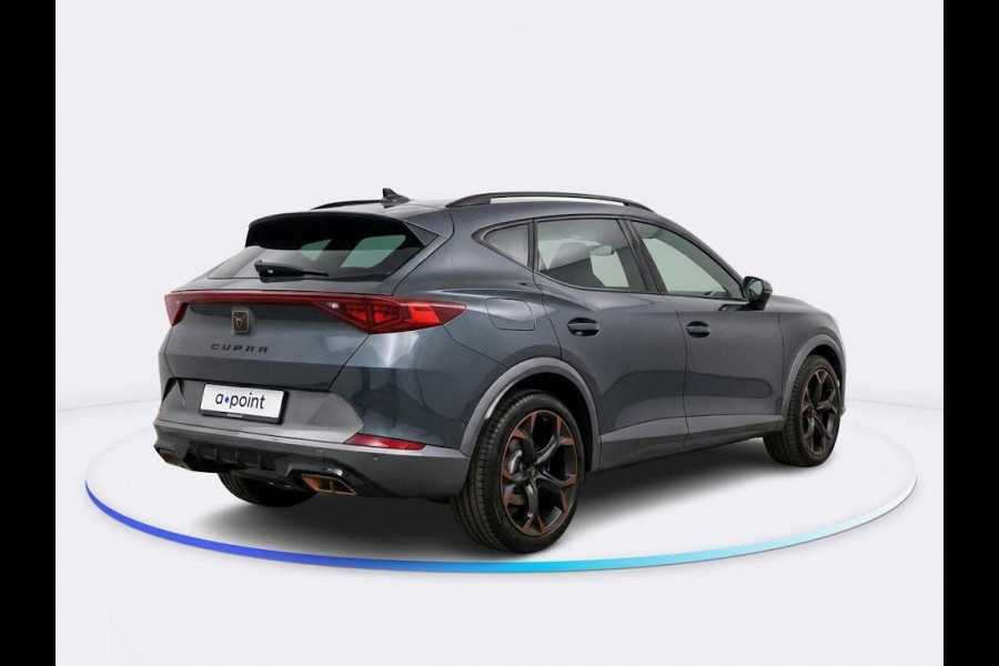 CUPRA Formentor 1.4 e-Hybrid VZ Copper Edition 245 pk Automaat (DSG) | Navigatie | Panoramadak | Park assist | Achteruitrijcamera | Adaptieve cruise control | Stoelverwarming | Elektr. Bestuurdersstoel met geheugen | Elektr. achterklep met sensor |