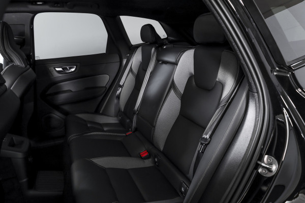 Volvo XC60 2.0 T8 Plug-in hybrid AWD Plus Black Edition | S/K Panodak | 360 Camera | Head-Up | Harman/Kardon | Dig.  Cockpit | Adapt. Cruise | Stoel-+Stuurverw. | NAV+App.Connect | Auto.Airco | LM 21" | 1126