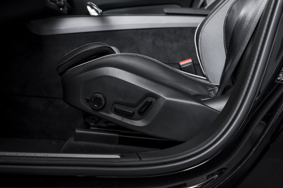 Volvo XC60 2.0 T8 Plug-in hybrid AWD Plus Black Edition | S/K Panodak | 360 Camera | Head-Up | Harman/Kardon | Dig.  Cockpit | Adapt. Cruise | Stoel-+Stuurverw. | NAV+App.Connect | Auto.Airco | LM 21" | 1126