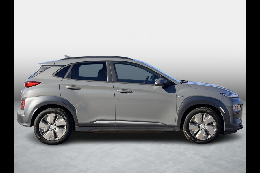 Hyundai Kona EV Fashion 39 kWh SoH 89.9% | 3 Fase | Warmtepomp | Fabrieksgarantie | Camera | Navigatie | Adaptieve Cruise | Dealeronderhouden |