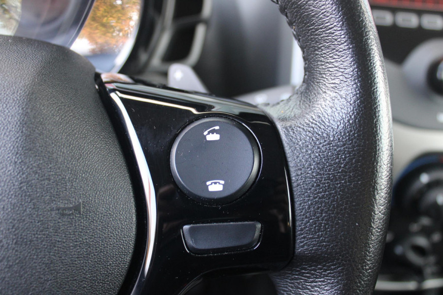 Peugeot 108 1.0 e-VTi ACTIVE AUTOMAAT ZEER LAGE KILOMETERSTAND | MISTLAMPEN VOOR | LED DAGRIJVERLICHTING | PARKEERSENSOREN ACHTER | AIRCO | MULTIFUNCTIONEEL LEDEREN STUURWIEL | BLUETOOTH | CENTRALE VERGRENDELING MET AFSTANDSBEDIENING | ELEKTRISCH BEDIENBARE RAMEN VOOR | KLAPRUITJES ACHTER PORTIEREN | VAN BINNENUIT VERSTELBARE BUITEN SPIEGELS | IN HOOGTE VERSTELBARE BESTUURDERSSTOEL | SCHAKELFLIPPERS ACHTER HET STUUR | USB-A AANSLUITING |