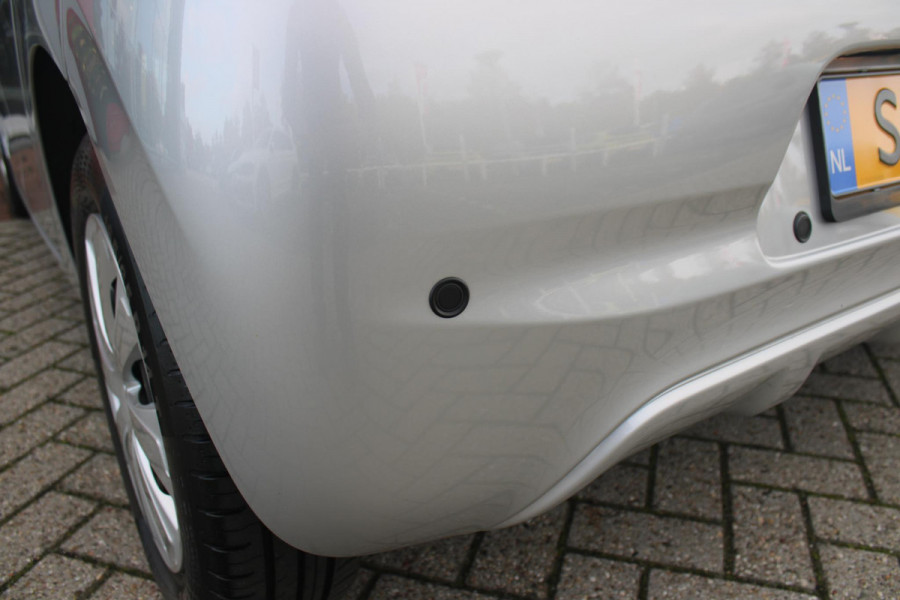 Peugeot 108 1.0 e-VTi ACTIVE AUTOMAAT ZEER LAGE KILOMETERSTAND | MISTLAMPEN VOOR | LED DAGRIJVERLICHTING | PARKEERSENSOREN ACHTER | AIRCO | MULTIFUNCTIONEEL LEDEREN STUURWIEL | BLUETOOTH | CENTRALE VERGRENDELING MET AFSTANDSBEDIENING | ELEKTRISCH BEDIENBARE RAMEN VOOR | KLAPRUITJES ACHTER PORTIEREN | VAN BINNENUIT VERSTELBARE BUITEN SPIEGELS | IN HOOGTE VERSTELBARE BESTUURDERSSTOEL | SCHAKELFLIPPERS ACHTER HET STUUR | USB-A AANSLUITING |