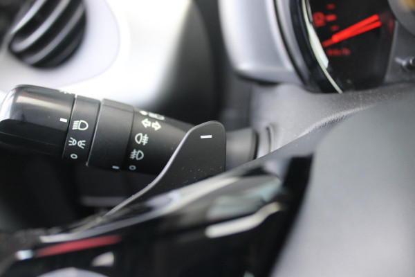 Peugeot 108 1.0 e-VTi ACTIVE AUTOMAAT ZEER LAGE KILOMETERSTAND | MISTLAMPEN VOOR | LED DAGRIJVERLICHTING | PARKEERSENSOREN ACHTER | AIRCO | MULTIFUNCTIONEEL LEDEREN STUURWIEL | BLUETOOTH | CENTRALE VERGRENDELING MET AFSTANDSBEDIENING | ELEKTRISCH BEDIENBARE RAMEN VOOR | KLAPRUITJES ACHTER PORTIEREN | VAN BINNENUIT VERSTELBARE BUITEN SPIEGELS | IN HOOGTE VERSTELBARE BESTUURDERSSTOEL | SCHAKELFLIPPERS ACHTER HET STUUR | USB-A AANSLUITING |