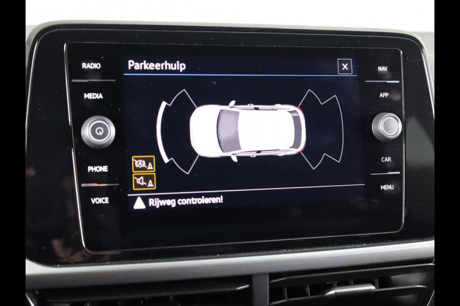 Volkswagen T-Roc 1.0 TSI Life 110 pk | Navigatie via App | Parkeersensoren (Park assist) | Adaptieve cruise control | Apple carplay / Android auto | LED koplampen | Hill hold |