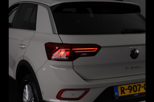 Volkswagen T-Roc 1.0 TSI Life 110 pk | Navigatie via App | Parkeersensoren (Park assist) | Adaptieve cruise control | Apple carplay / Android auto | LED koplampen | Hill hold |