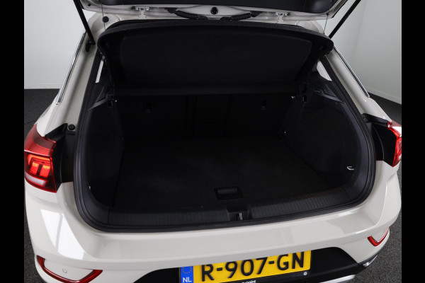 Volkswagen T-Roc 1.0 TSI Life 110 pk | Navigatie via App | Parkeersensoren (Park assist) | Adaptieve cruise control | Apple carplay / Android auto | LED koplampen | Hill hold |