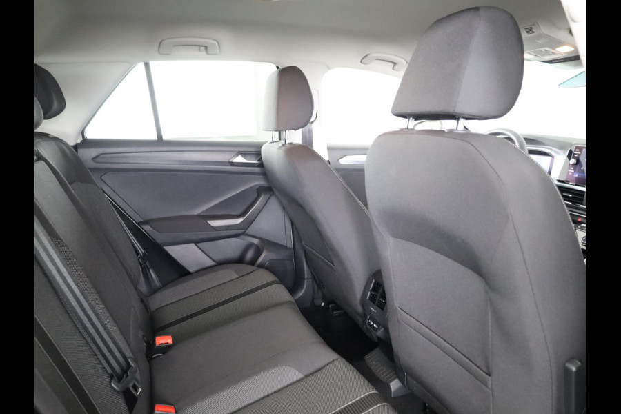 Volkswagen T-Roc 1.0 TSI Life 110 pk | Navigatie via App | Parkeersensoren (Park assist) | Adaptieve cruise control | Apple carplay / Android auto | LED koplampen | Hill hold |