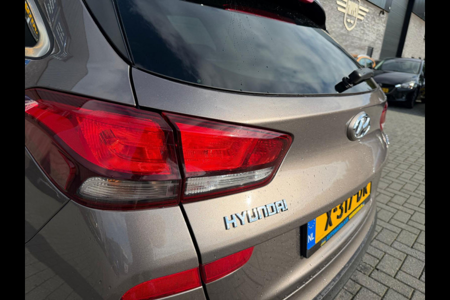 Hyundai i30 Wagon 1.5 T-GDi MHEV Premium | 1E EIGENAAR | 3/6/12MND GARANTIE | SCHUIFDAK | AUTOMAAT | LED | STOEL/STUUR VERWRM. | CARPLAY | DAB | NAVI | LANE | CAMERA |