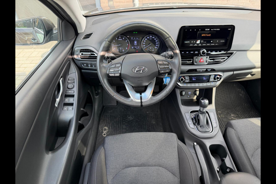 Hyundai i30 Wagon 1.5 T-GDi MHEV Premium | 1E EIGENAAR | 3/6/12MND GARANTIE | SCHUIFDAK | AUTOMAAT | LED | STOEL/STUUR VERWRM. | CARPLAY | DAB | NAVI | LANE | CAMERA |