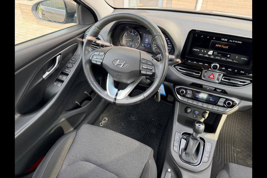 Hyundai i30 Wagon 1.5 T-GDi MHEV Premium | 1E EIGENAAR | 3/6/12MND GARANTIE | SCHUIFDAK | AUTOMAAT | LED | STOEL/STUUR VERWRM. | CARPLAY | DAB | NAVI | LANE | CAMERA |