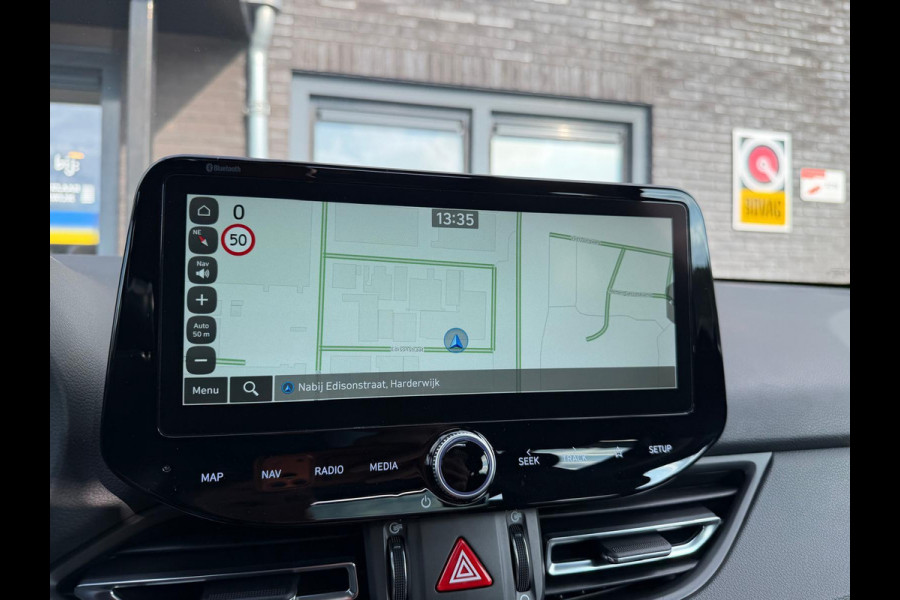 Hyundai i30 Wagon 1.5 T-GDi MHEV Premium | 1E EIGENAAR | 3/6/12MND GARANTIE | SCHUIFDAK | AUTOMAAT | LED | STOEL/STUUR VERWRM. | CARPLAY | DAB | NAVI | LANE | CAMERA |