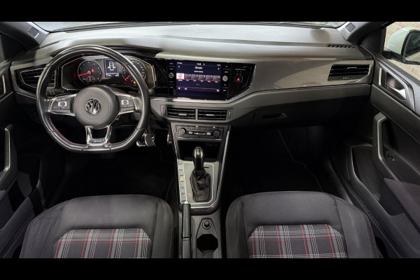 Volkswagen Polo 2.0 TSI GTI Clima / Winter Pakket / CarPlay / ABC Uitlaat systeem / Navi / PDC