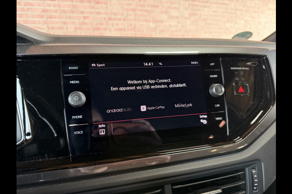 Volkswagen Polo 2.0 TSI GTI Clima / Winter Pakket / CarPlay / ABC Uitlaat systeem / Navi / PDC
