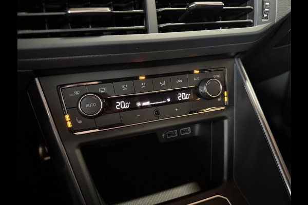 Volkswagen Polo 2.0 TSI GTI Clima / Winter Pakket / CarPlay / ABC Uitlaat systeem / Navi / PDC