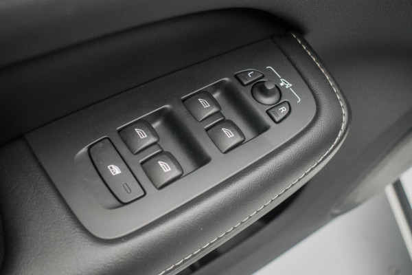 Volvo S60 2.0 B3 R-Design Black Pack NL-auto [ Massage Stoelkoeling/verwarming Harman-Kardon Nappa Memory Pilot Assist DAB ]