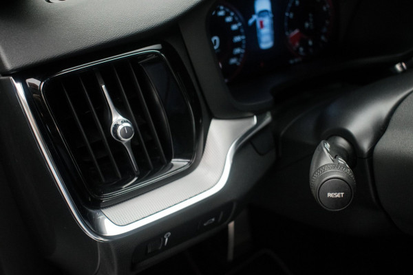 Volvo S60 2.0 B3 R-Design Black Pack NL-auto [ Massage Stoelkoeling/verwarming Harman-Kardon Nappa Memory Pilot Assist DAB ]