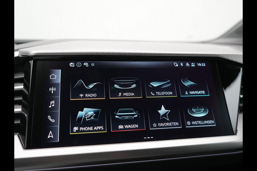 Audi Q4 e-tron 40 Edition 77 kWh 204pk Dealer O.H. | SOH 95,7% | Adaptive Cruise | Head Up | Camera | Sportstoelen Memory & Verwarmd | Stuur Verwarmd | Apple Carplay | Navigatie | DAB | 19"L.M |