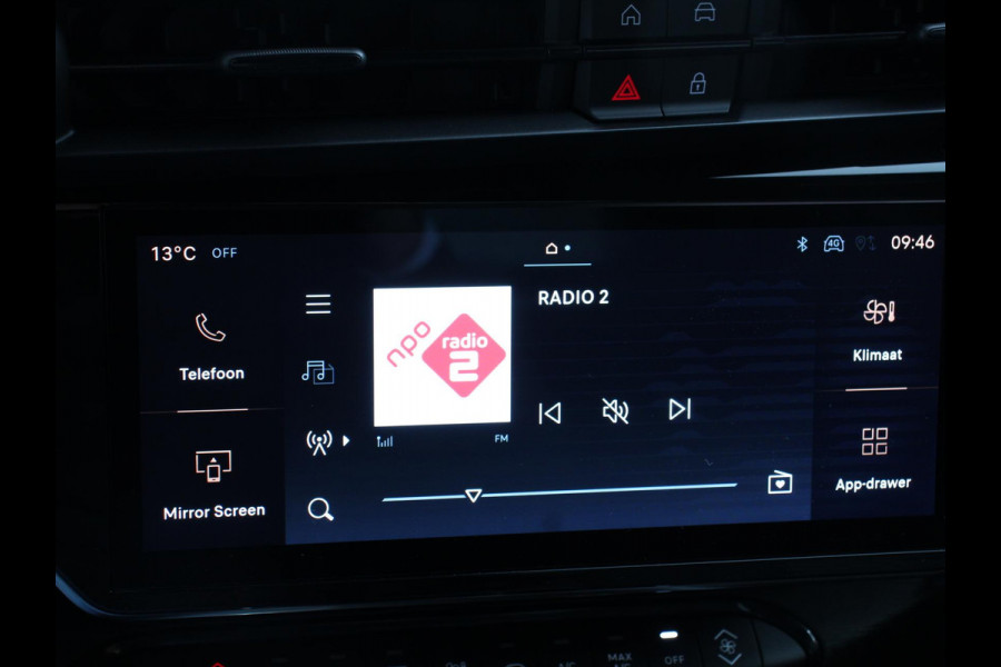 Alfa Romeo junior Elettrica Automaat 156PK Adaptieve Cruise Control LMV 18 inch Full Led Matrix Parkeer sensoren Navigatie Apple Carplay / Android auto  Climate Control
