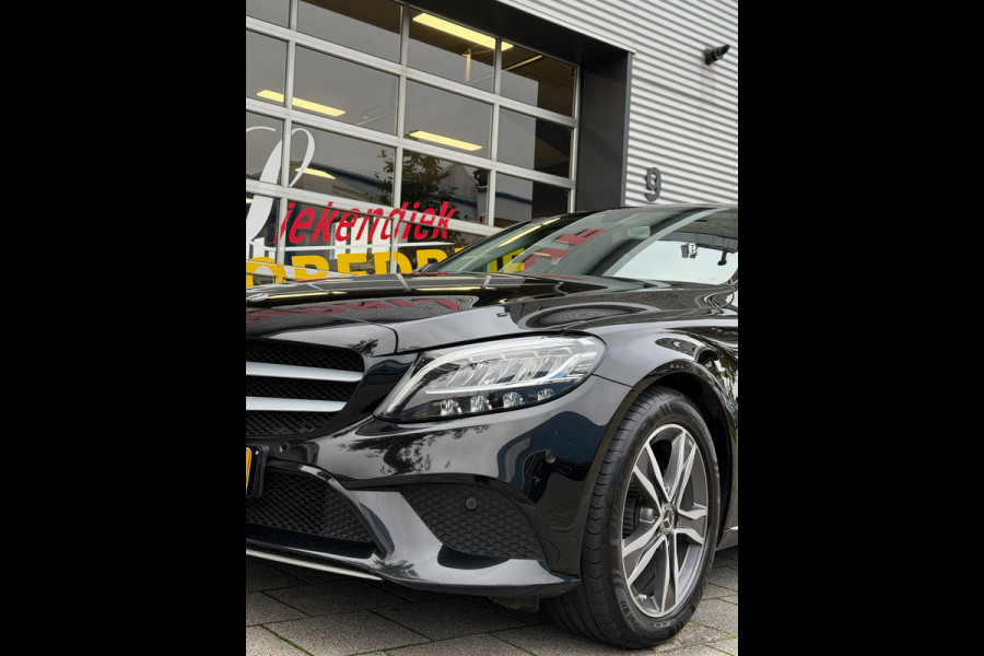 Mercedes-Benz C-Klasse 160 Sport Edition AUTOMAAT I Navigatie / Apple CarPlay I Sport interieur I Stoel verwarming I LED I PDC ..