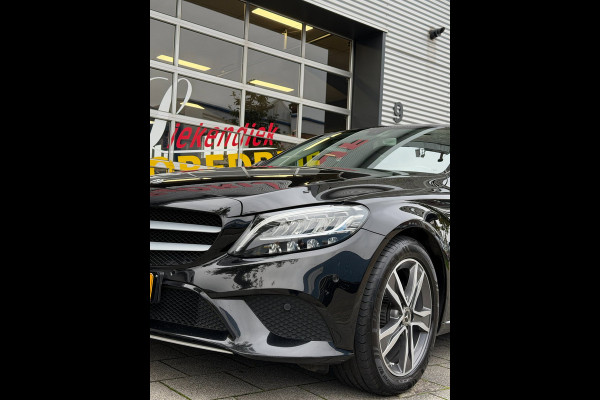 Mercedes-Benz C-Klasse 160 Sport Edition AUTOMAAT I Navigatie / Apple CarPlay I Sport interieur I Stoel verwarming I LED I PDC ..