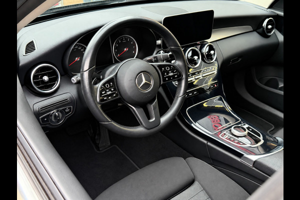 Mercedes-Benz C-Klasse 160 Sport Edition AUTOMAAT I Navigatie / Apple CarPlay I Sport interieur I Stoel verwarming I LED I PDC ..