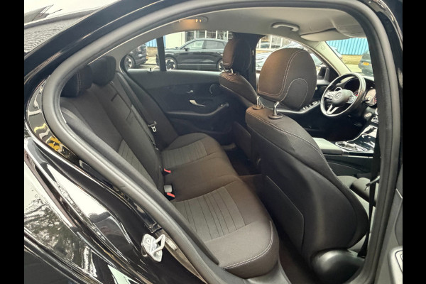 Mercedes-Benz C-Klasse 160 Sport Edition AUTOMAAT I Navigatie / Apple CarPlay I Sport interieur I Stoel verwarming I LED I PDC ..