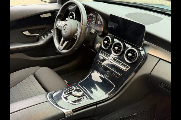 Mercedes-Benz C-Klasse 160 Sport Edition AUTOMAAT I Navigatie / Apple CarPlay I Sport interieur I Stoel verwarming I LED I PDC ..