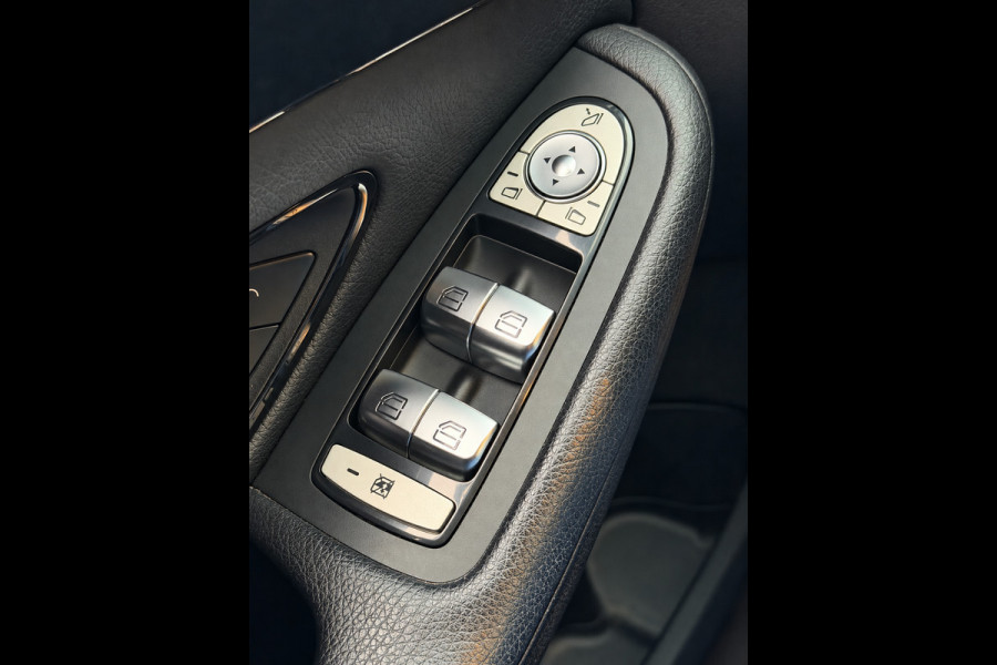 Mercedes-Benz C-Klasse 160 Sport Edition AUTOMAAT I Navigatie / Apple CarPlay I Sport interieur I Stoel verwarming I LED I PDC ..