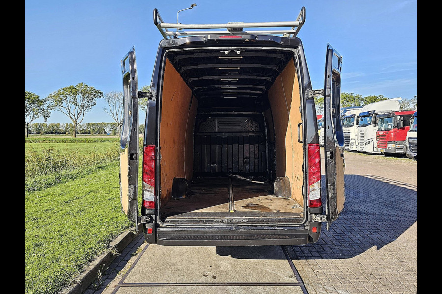 Iveco Daily 35S14V 2.3 410 L4H2 Cruise control, Airco, Carplay, Navi, Camera, Climate control, Led