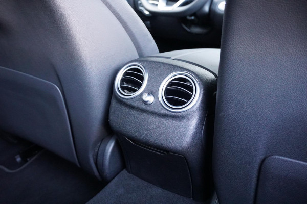 Mercedes-Benz C-Klasse 180 Business Solution AMG + CAMERA / LEDER / MULTIBEAM LED / DODEHOEK