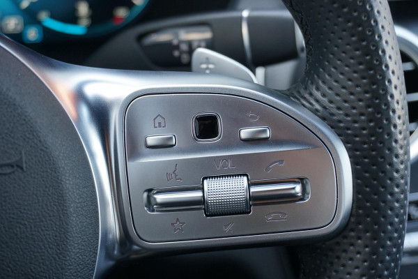 Mercedes-Benz C-Klasse 180 Business Solution AMG + CAMERA / LEDER / MULTIBEAM LED / DODEHOEK