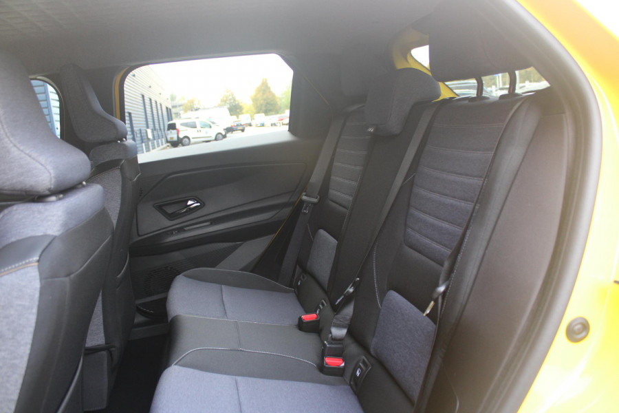 Renault 5 COMFORT RANGE TECHNO 150PK 52 kWh *NIEUWE AUTO!* | PACK WINTER TECHNO: (ELEKTRISCH VERWARMBARE VOORSTOELEN, ELEKTRISCH VERWARMBAAR STUURWIEL, BESTUUDERSSTOEL MET ELEKTRSCH VERSTELBARE LENDESTEUN, IN HOOGTE VERSTELBARE PASSAGIERSSTOEL) | LICHTMETALEN VELGEN 18" | ADAPTIVE CRUISE CONTROL | FULL LED KOPLAMPEN MET FRANSE VLAG | ELEKTRTISCH INKLABARE EN VERWARMBARE BUITENSPIEGELS | ACHTERUITRIJ CAMERA | SFEER VERLICHTING | GOOGLE MAPS NAVIGATIE | DRAADLOZE TELEFOONLADER | PRIVACY GLASS | 100KW SNELLAAD FUNCTIE | DRAADLOZE APPLE CARPLAY/ANDROID AUTO | DAB+ RADIO | SFEER VERL