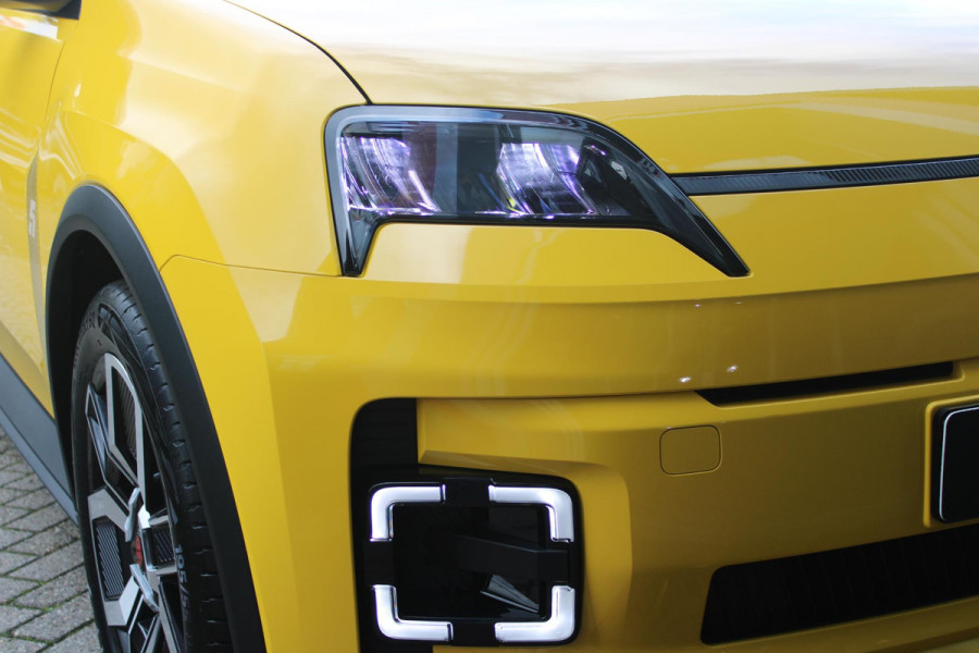 Renault 5 COMFORT RANGE TECHNO 150PK 52 kWh *NIEUWE AUTO!* | PACK WINTER TECHNO: (ELEKTRISCH VERWARMBARE VOORSTOELEN, ELEKTRISCH VERWARMBAAR STUURWIEL, BESTUUDERSSTOEL MET ELEKTRSCH VERSTELBARE LENDESTEUN, IN HOOGTE VERSTELBARE PASSAGIERSSTOEL) | LICHTMETALEN VELGEN 18" | ADAPTIVE CRUISE CONTROL | FULL LED KOPLAMPEN MET FRANSE VLAG | ELEKTRTISCH INKLABARE EN VERWARMBARE BUITENSPIEGELS | ACHTERUITRIJ CAMERA | SFEER VERLICHTING | GOOGLE MAPS NAVIGATIE | DRAADLOZE TELEFOONLADER | PRIVACY GLASS | 100KW SNELLAAD FUNCTIE | DRAADLOZE APPLE CARPLAY/ANDROID AUTO | DAB+ RADIO | SFEER VERL