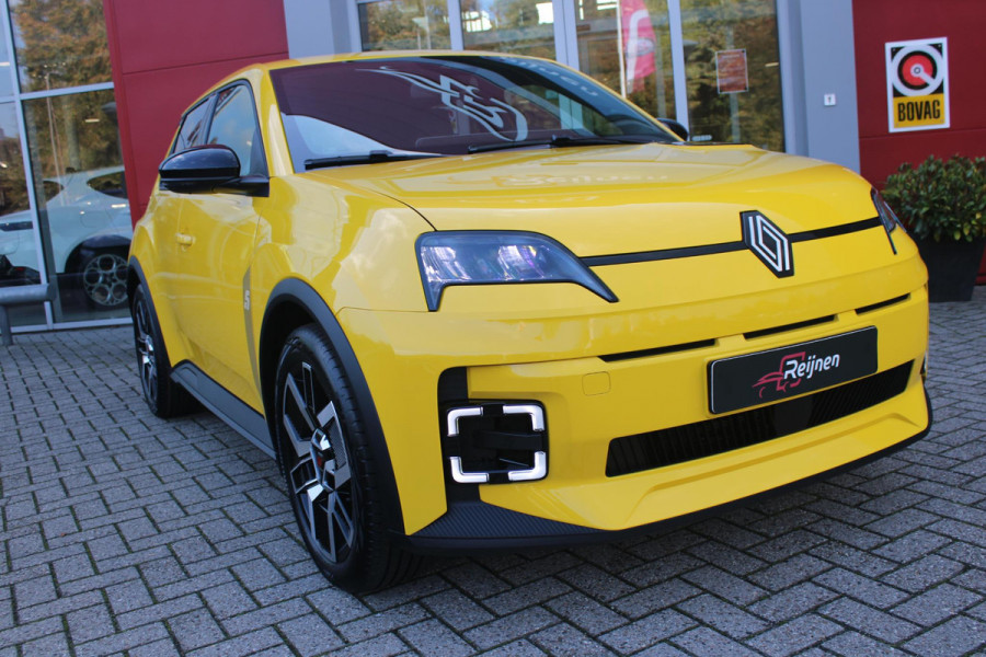 Renault 5 COMFORT RANGE TECHNO 150PK 52 kWh *NIEUWE AUTO!* | PACK WINTER TECHNO: (ELEKTRISCH VERWARMBARE VOORSTOELEN, ELEKTRISCH VERWARMBAAR STUURWIEL, BESTUUDERSSTOEL MET ELEKTRSCH VERSTELBARE LENDESTEUN, IN HOOGTE VERSTELBARE PASSAGIERSSTOEL) | LICHTMETALEN VELGEN 18" | ADAPTIVE CRUISE CONTROL | FULL LED KOPLAMPEN MET FRANSE VLAG | ELEKTRTISCH INKLABARE EN VERWARMBARE BUITENSPIEGELS | ACHTERUITRIJ CAMERA | SFEER VERLICHTING | GOOGLE MAPS NAVIGATIE | DRAADLOZE TELEFOONLADER | PRIVACY GLASS | 100KW SNELLAAD FUNCTIE | DRAADLOZE APPLE CARPLAY/ANDROID AUTO | DAB+ RADIO | SFEER VERL