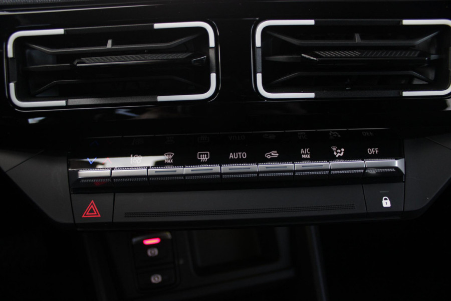 Renault 5 COMFORT RANGE TECHNO 150PK 52 kWh *NIEUWE AUTO!* | PACK WINTER TECHNO: (ELEKTRISCH VERWARMBARE VOORSTOELEN, ELEKTRISCH VERWARMBAAR STUURWIEL, BESTUUDERSSTOEL MET ELEKTRSCH VERSTELBARE LENDESTEUN, IN HOOGTE VERSTELBARE PASSAGIERSSTOEL) | LICHTMETALEN VELGEN 18" | ADAPTIVE CRUISE CONTROL | FULL LED KOPLAMPEN MET FRANSE VLAG | ELEKTRTISCH INKLABARE EN VERWARMBARE BUITENSPIEGELS | ACHTERUITRIJ CAMERA | SFEER VERLICHTING | GOOGLE MAPS NAVIGATIE | DRAADLOZE TELEFOONLADER | PRIVACY GLASS | 100KW SNELLAAD FUNCTIE | DRAADLOZE APPLE CARPLAY/ANDROID AUTO | DAB+ RADIO | SFEER VERL