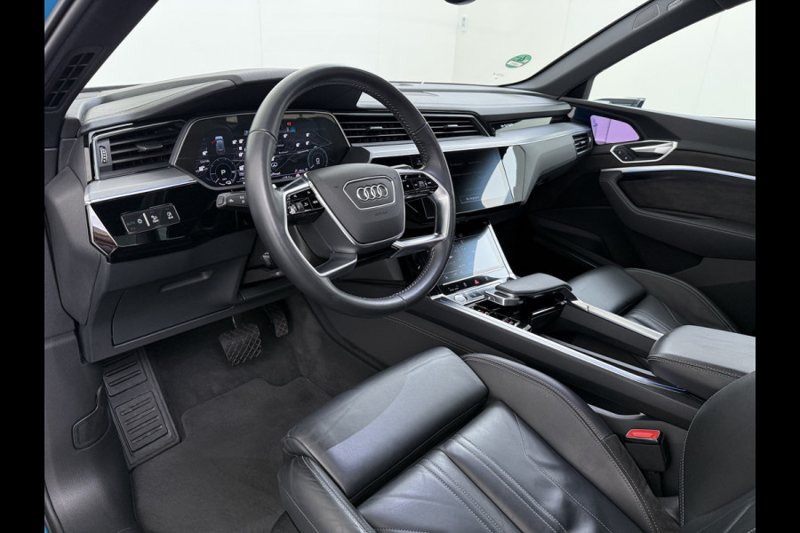 Audi e-tron 55 Quattro Advanced Pro Line Plus Edition One 95kWh SOH 91% 408PK Virtual Mirrors Bang&Olufsen® Trekhaak Panoramadak Leder+Geven Apple Carplay Android Auto Tour pakket DAB Elek.Achterklep Akoestisch zijruiten Matrix-Led Lmv 20" Luchtvering 1.800KG Trekgewicht
