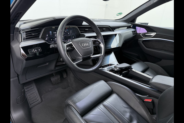 Audi e-tron 55 Quattro Advanced Pro Line Plus Edition One 95kWh SOH 91% 408PK Virtual Mirrors Bang&Olufsen® Trekhaak Panoramadak Leder+Geven Apple Carplay Android Auto Tour pakket DAB Elek.Achterklep Akoestisch zijruiten Matrix-Led Lmv 20" Luchtvering 1.800KG Trekgewicht