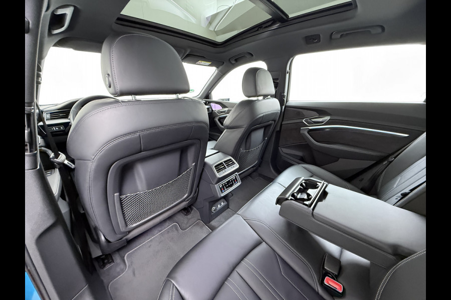 Audi e-tron 55 Quattro Advanced Pro Line Plus Edition One 95kWh SOH 91% 408PK Virtual Mirrors Bang&Olufsen® Trekhaak Panoramadak Leder+Geven Apple Carplay Android Auto Tour pakket DAB Elek.Achterklep Akoestisch zijruiten Matrix-Led Lmv 20" Luchtvering 1.800KG Trekgewicht