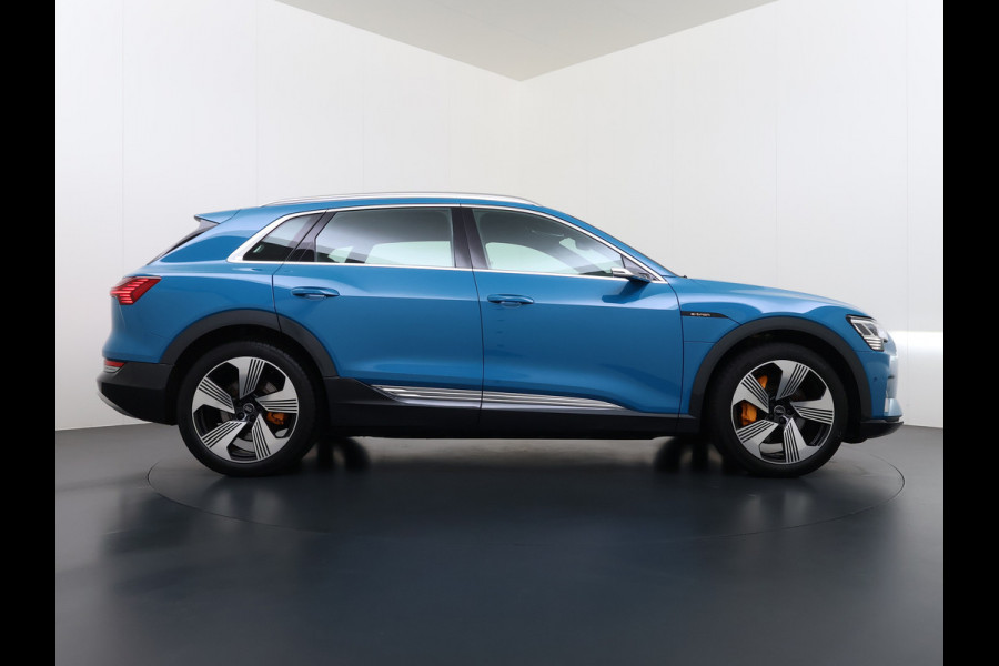 Audi e-tron 55 Quattro Advanced Pro Line Plus Edition One 95kWh SOH 91% 408PK Virtual Mirrors Bang&Olufsen® Trekhaak Panoramadak Leder+Geven Apple Carplay Android Auto Tour pakket DAB Elek.Achterklep Akoestisch zijruiten Matrix-Led Lmv 20" Luchtvering 1.800KG Trekgewicht