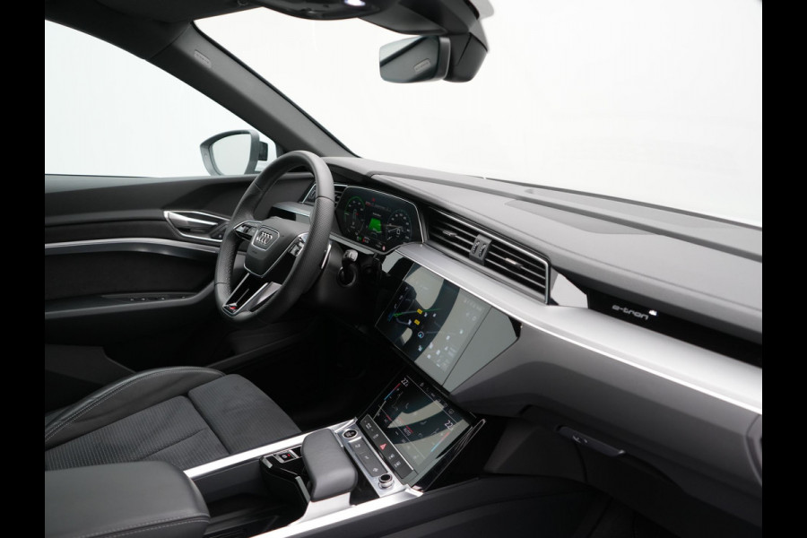 Audi Q8 e-tron 55 quattro S Line 114 kWh Dealer O.H | Trekhaak Afn. | Luchtvering | 360 Camera | Head Up | Adaptive Cruise | Matrix LED | Alcantara Sportstoelen Verwarmd | Apple Carplay | Keyless | Blis | Navigatie | Virtual | DAB | 20"L.M |