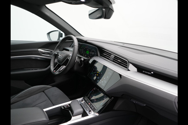 Audi Q8 e-tron 55 quattro S Line 114 kWh Dealer O.H | Trekhaak Afn. | Luchtvering | 360 Camera | Head Up | Adaptive Cruise | Matrix LED | Alcantara Sportstoelen Verwarmd | Apple Carplay | Keyless | Blis | Navigatie | Virtual | DAB | 20"L.M |