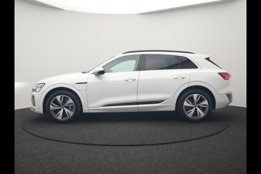 Audi Q8 e-tron 55 quattro S Line 114 kWh Dealer O.H | Trekhaak Afn. | Luchtvering | 360 Camera | Head Up | Adaptive Cruise | Matrix LED | Alcantara Sportstoelen Verwarmd | Apple Carplay | Keyless | Blis | Navigatie | Virtual | DAB | 20"L.M |