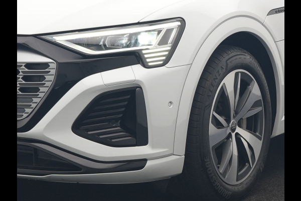Audi Q8 e-tron 55 quattro S Line 114 kWh Dealer O.H | Trekhaak Afn. | Luchtvering | 360 Camera | Head Up | Adaptive Cruise | Matrix LED | Alcantara Sportstoelen Verwarmd | Apple Carplay | Keyless | Blis | Navigatie | Virtual | DAB | 20"L.M |