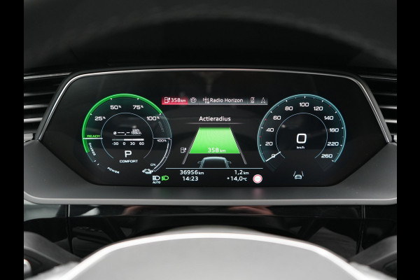 Audi Q8 e-tron 55 quattro S Line 114 kWh Dealer O.H | Trekhaak Afn. | Luchtvering | 360 Camera | Head Up | Adaptive Cruise | Matrix LED | Alcantara Sportstoelen Verwarmd | Apple Carplay | Keyless | Blis | Navigatie | Virtual | DAB | 20"L.M |