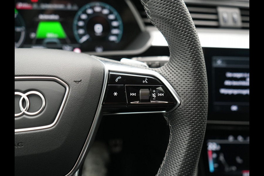 Audi Q8 e-tron 55 quattro S Line 114 kWh Dealer O.H | Trekhaak Afn. | Luchtvering | 360 Camera | Head Up | Adaptive Cruise | Matrix LED | Alcantara Sportstoelen Verwarmd | Apple Carplay | Keyless | Blis | Navigatie | Virtual | DAB | 20"L.M |