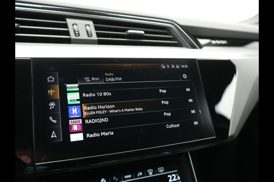 Audi Q8 e-tron 55 quattro S Line 114 kWh Dealer O.H | Trekhaak Afn. | Luchtvering | 360 Camera | Head Up | Adaptive Cruise | Matrix LED | Alcantara Sportstoelen Verwarmd | Apple Carplay | Keyless | Blis | Navigatie | Virtual | DAB | 20"L.M |