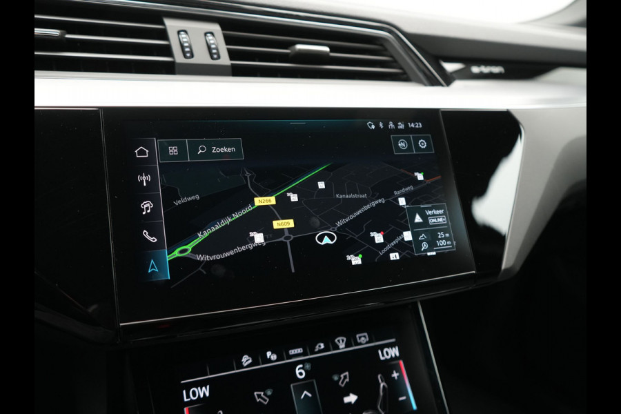 Audi Q8 e-tron 55 quattro S Line 114 kWh Dealer O.H | Trekhaak Afn. | Luchtvering | 360 Camera | Head Up | Adaptive Cruise | Matrix LED | Alcantara Sportstoelen Verwarmd | Apple Carplay | Keyless | Blis | Navigatie | Virtual | DAB | 20"L.M |
